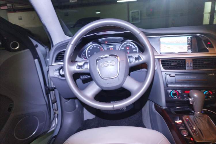 Used Audi A4L 2010 2.0 TFSI Luxury Model Steering Wheel