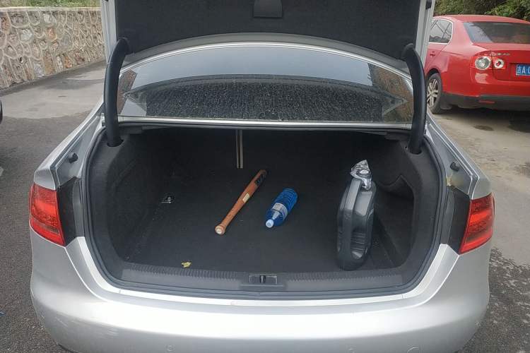 Used Audi A4L 2010 2.0 TFSI Standard Edition Trunk