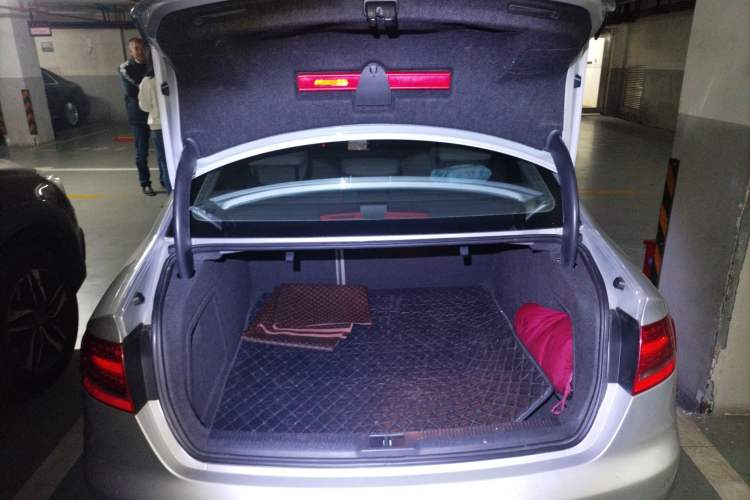 Used Audi A4L 2010 2.0 TFSI Luxury Model Trunk
