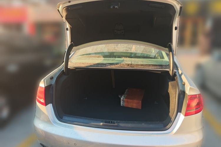 Used Audi A4L 2010 1.8 TFSI Comfort Model Trunk