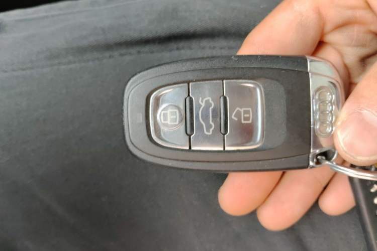 Used Audi A4L 2010 2.0 TFSI Technology Edition Vehicle Key