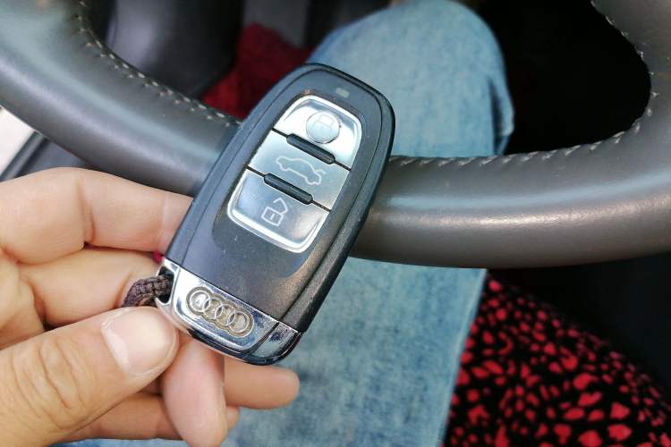 Used Audi A4L 2010 2.0 TFSI Comfort Edition Vehicle Key