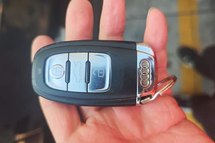 Used Audi A4L 2010 1.8 TFSI Comfort Model Vehicle Key