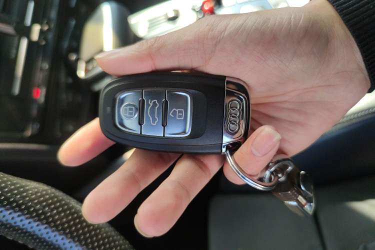 Used Audi A4L 2010 2.0 TFSI Sport Edition Vehicle Key