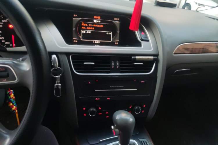 Used Audi A4L 2010 2.0 TFSI Technology Edition Audio And AC Panel