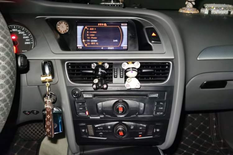 Used Audi A4L 2010 2.0 TFSI Standard Edition Audio And AC Panel