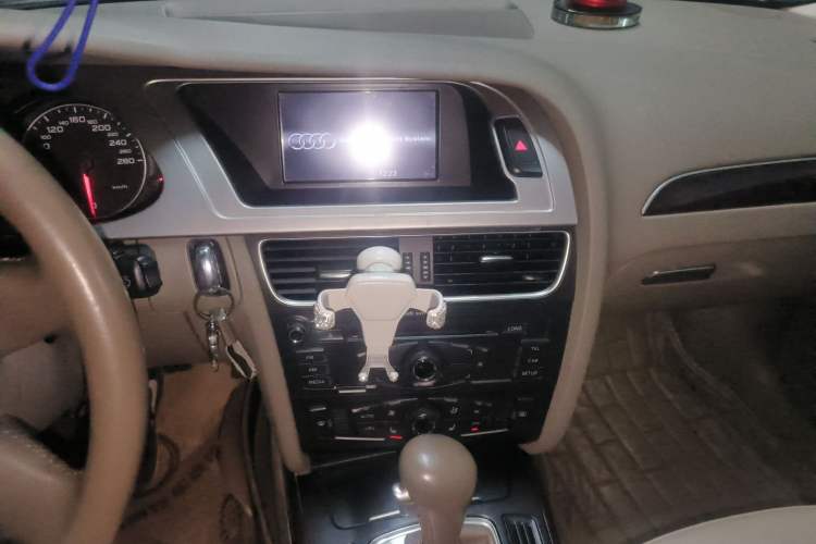 Used Audi A4L 2010 2.0 TFSI Comfort Edition Audio And AC Panel