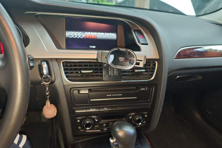 Used Audi A4L 2010 2.0 TFSI Technology Edition Audio And AC Panel