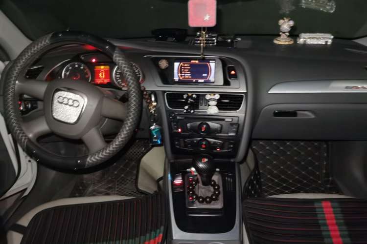 Used Audi A4L 2010 2.0 TFSI Standard Edition Center Console