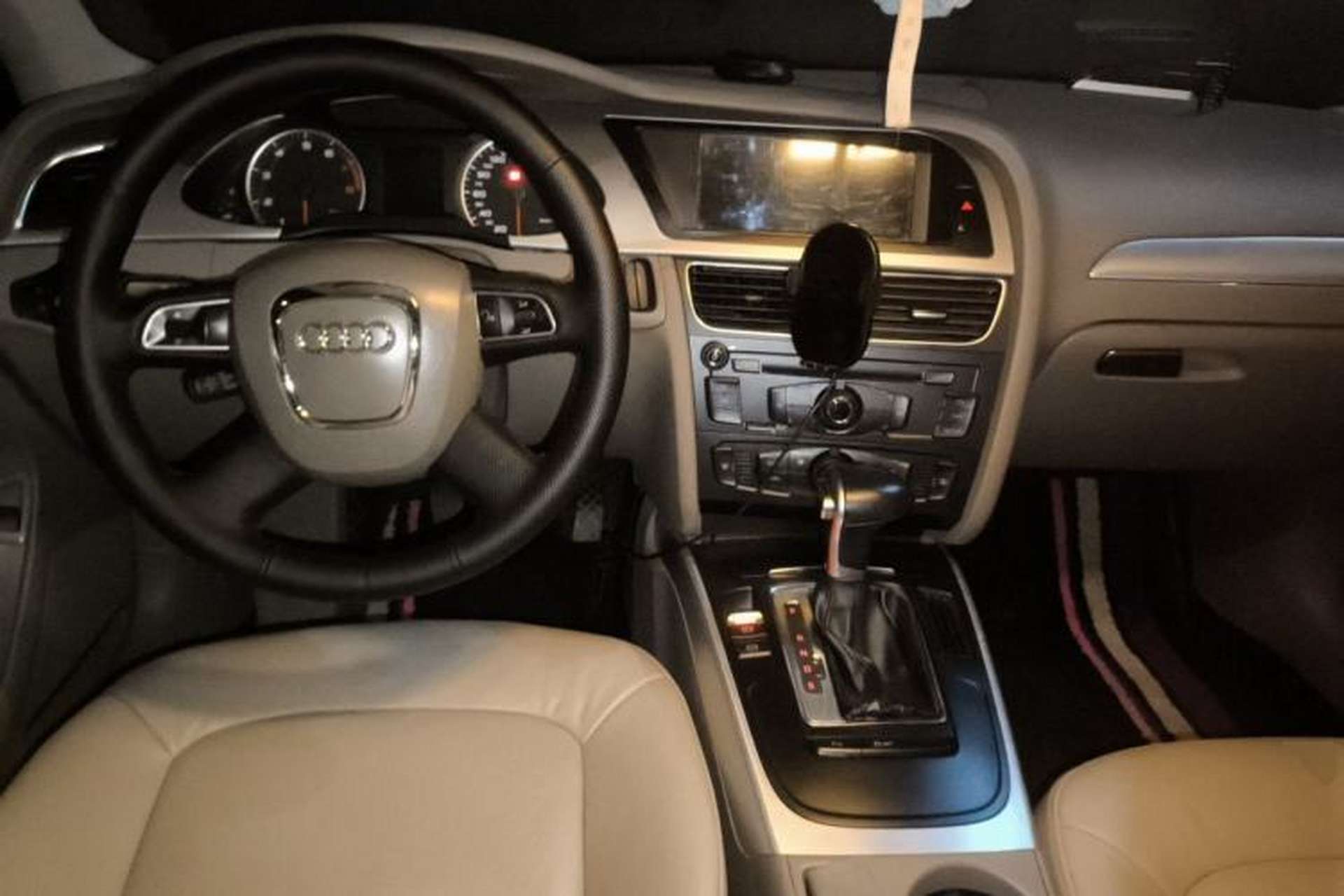 Used Audi A4L 2010 2.0 TFSI Standard Edition Center Console