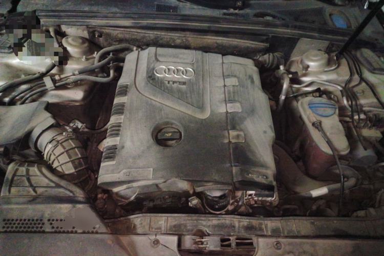Used Audi A4L 2010 2.0 TFSI Sport Edition Engine Bay