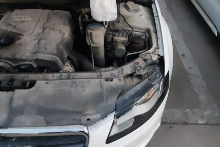 Used Audi A4L 2010 2.0 TFSI Technology Edition Engine Bay Left