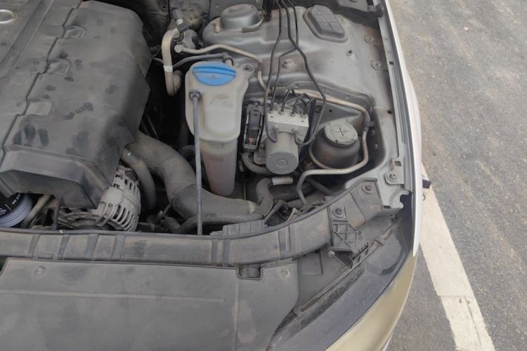 Used Audi A4L 2010 2.0 TFSI Comfort Edition Engine Bay Left