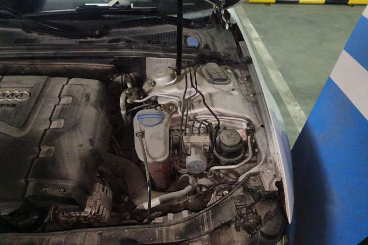Used Audi A4L 2010 2.0 TFSI Sport Edition Engine Bay Left