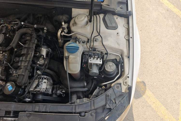 Used Audi A4L 2010 2.0 TFSI Comfort Edition Engine Bay Left