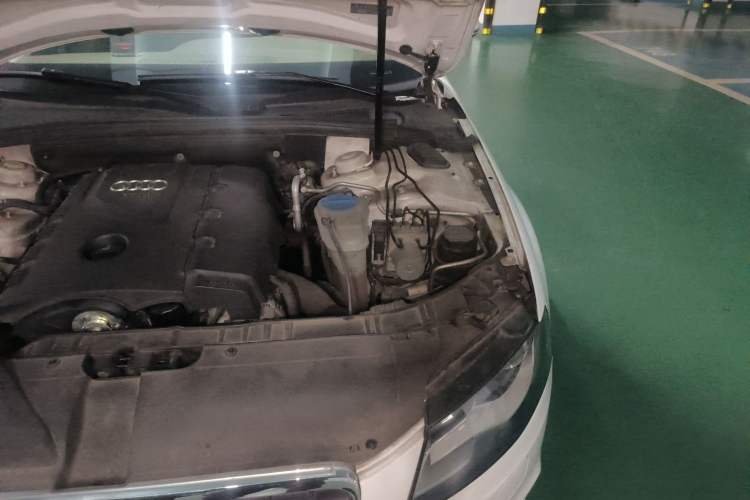 Used Audi A4L 2010 2.0 TFSI Comfort Edition Engine Bay Left
