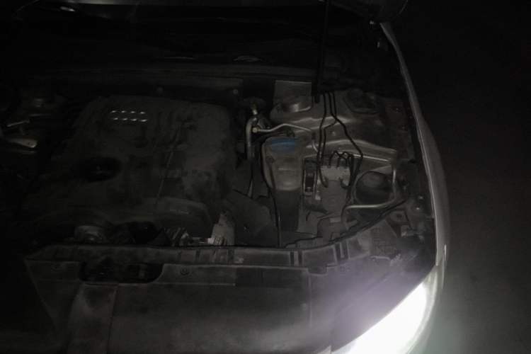 Used Audi A4L 2010 2.0 TFSI Standard Edition Engine Bay Left