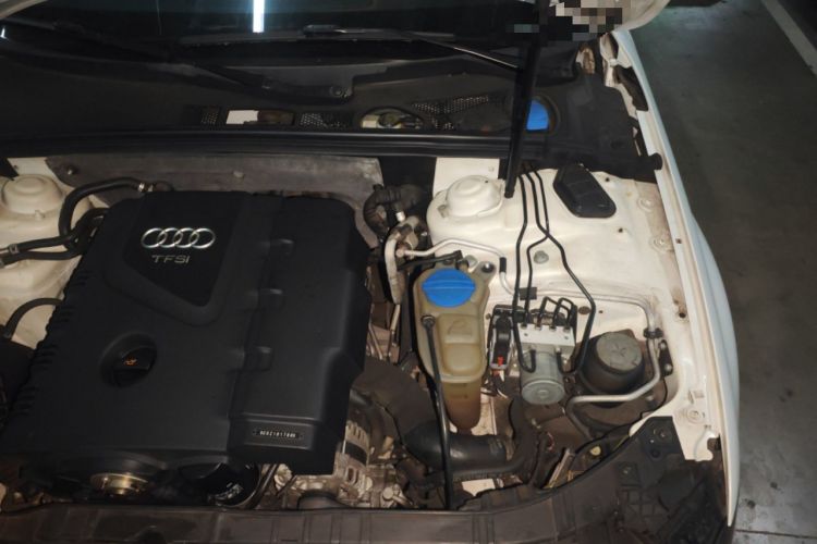 Used Audi A4L 2010 2.0 TFSI Technology Edition Engine Bay Left