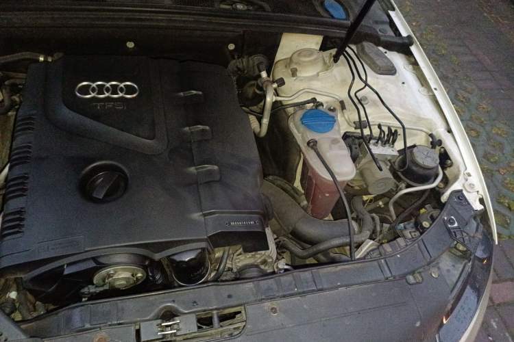 Used Audi A4L 2010 1.8 TFSI Comfort Model Engine Bay Left