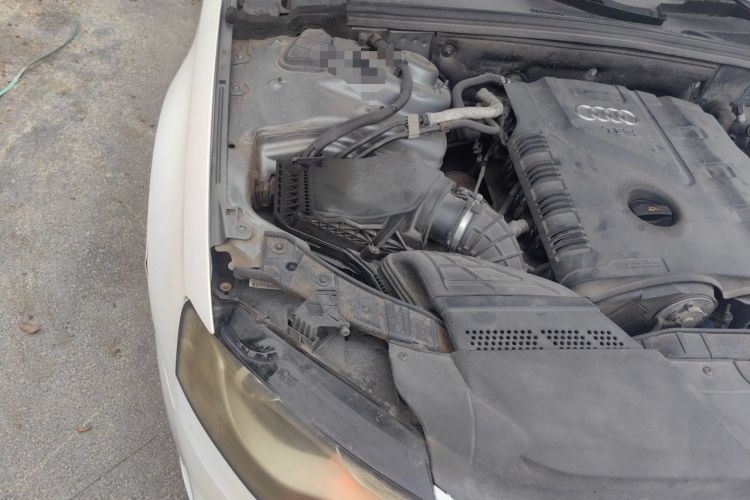 Used Audi A4L 2010 2.0 TFSI Comfort Edition Engine Bay Right