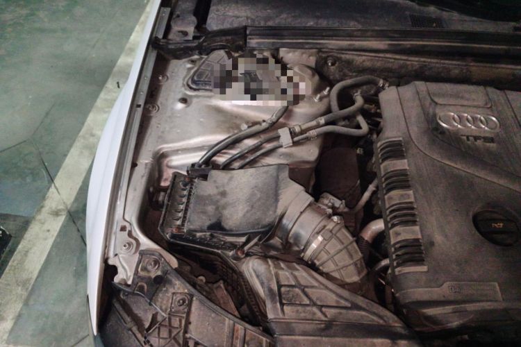 Used Audi A4L 2010 2.0 TFSI Sport Edition Engine Bay Right