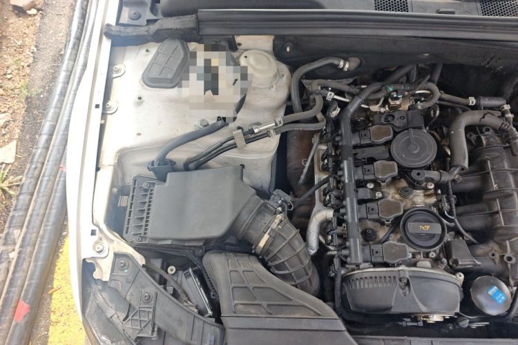 Used Audi A4L 2010 2.0 TFSI Comfort Edition Engine Bay Right