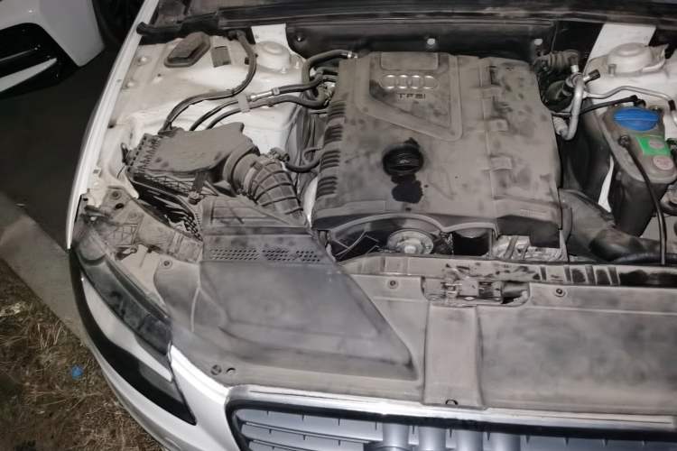 Used Audi A4L 2010 2.0 TFSI Standard Edition Engine Bay Right