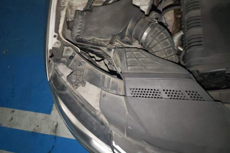 Used Audi A4L 2010 2.0 TFSI Standard Edition Engine Bay Right