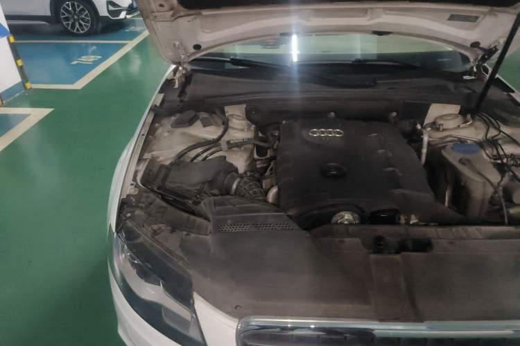 Used Audi A4L 2010 2.0 TFSI Comfort Edition Engine Bay Right
