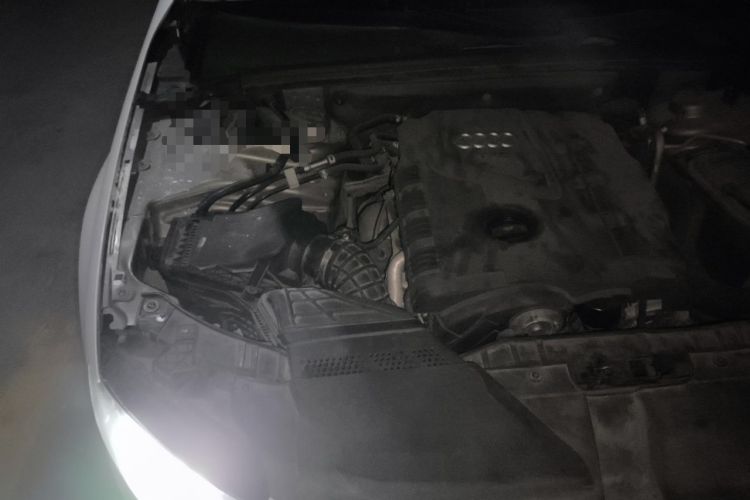 Used Audi A4L 2010 2.0 TFSI Standard Edition Engine Bay Right