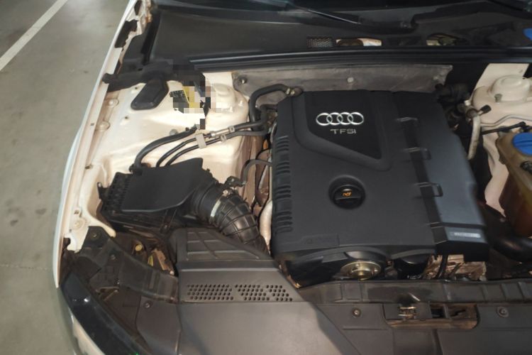 Used Audi A4L 2010 2.0 TFSI Technology Edition Engine Bay Right