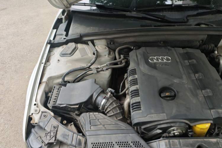 Used Audi A4L 2010 2.0 TFSI Technology Edition Engine Bay Right