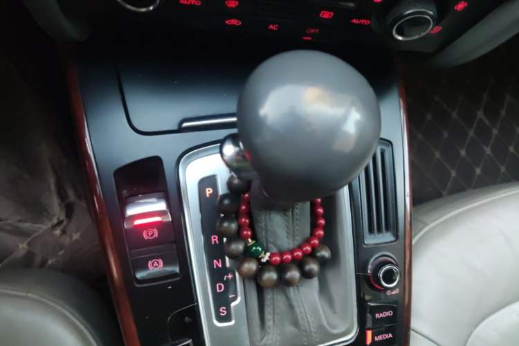Used Audi A4L 2010 2.0 TFSI Technology Edition Gear Lever