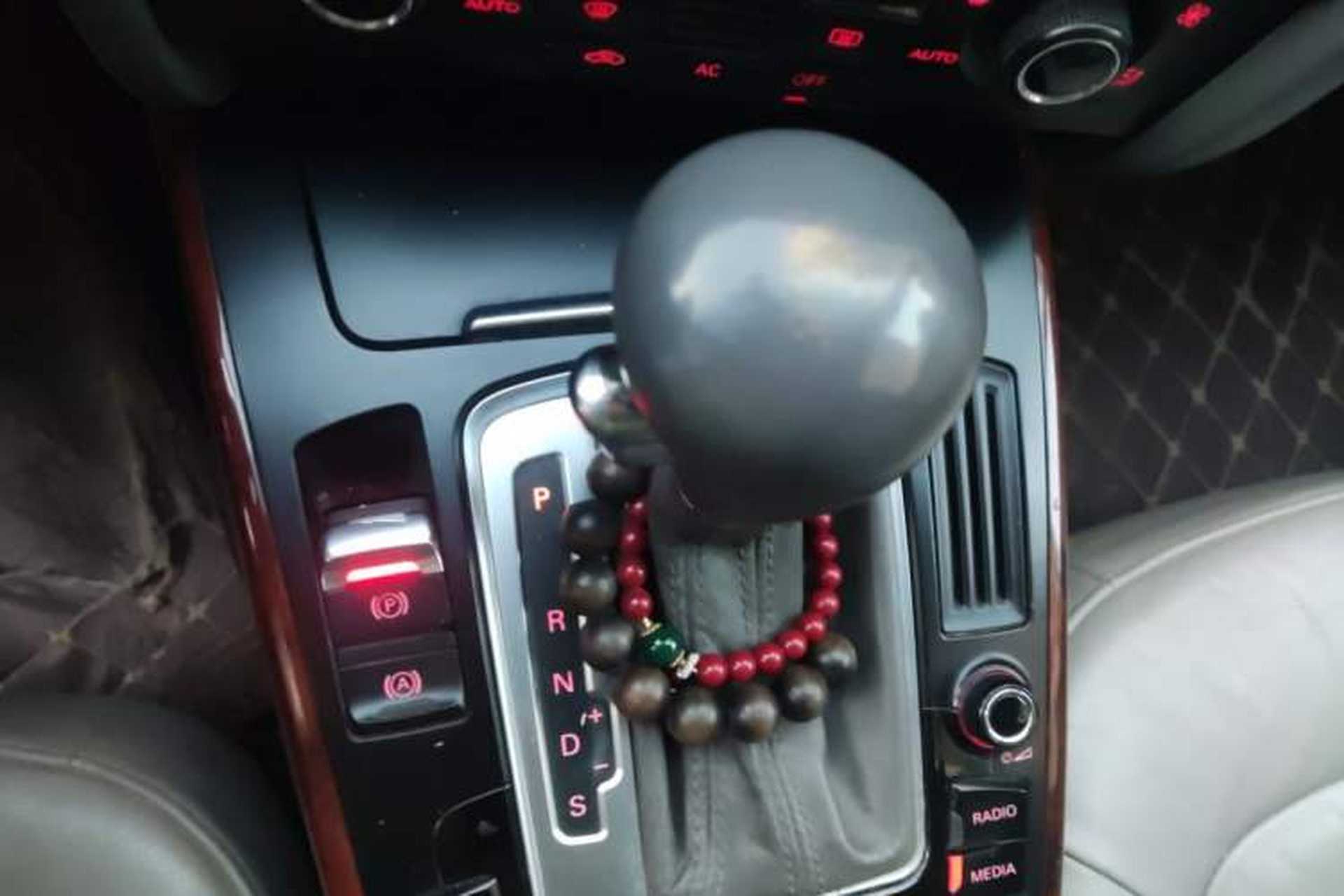 Used Audi A4L 2010 2.0 TFSI Technology Edition Gear Lever