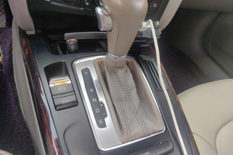 Used Audi A4L 2010 2.0 TFSI Comfort Edition Gear Lever