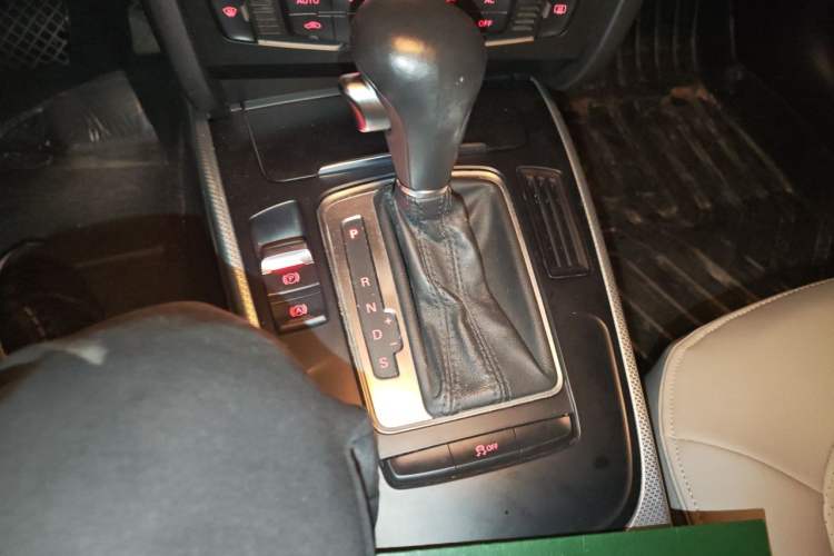 Used Audi A4L 2010 2.0 TFSI Standard Edition Gear Lever