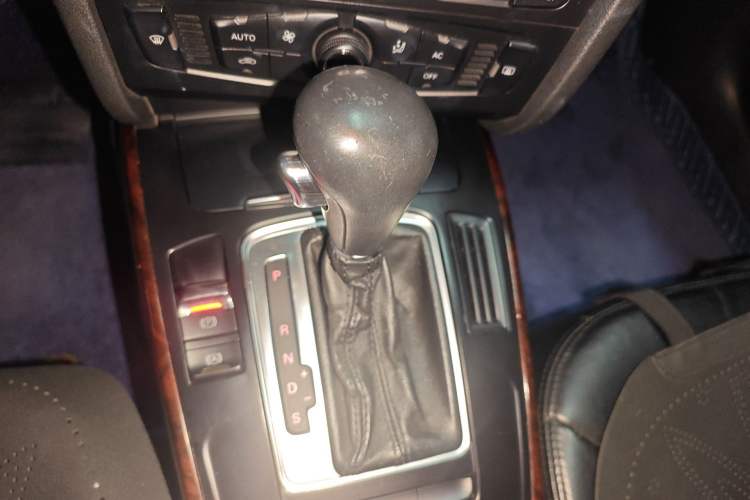 Used Audi A4L 2010 2.0 TFSI Technology Edition Gear Lever