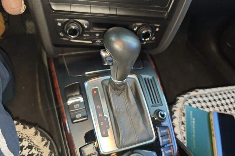 Used Audi A4L 2010 2.0 TFSI Technology Edition Gear Lever