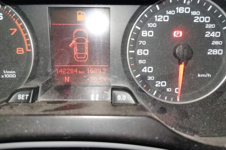 Used Audi A4L 2010 2.0 TFSI Standard Edition Odometer Close Up