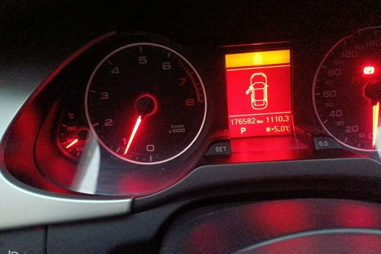 Used Audi A4L 2010 1.8 TFSI Comfort Model Odometer Close Up