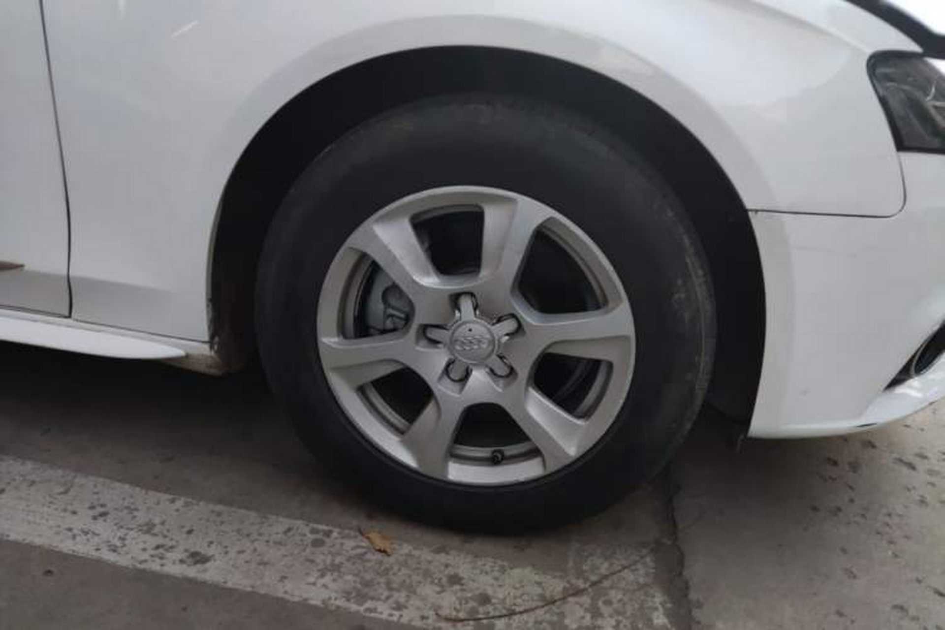 Used Audi A4L 2010 2.0 TFSI Technology Edition Right Front Wheel Hub