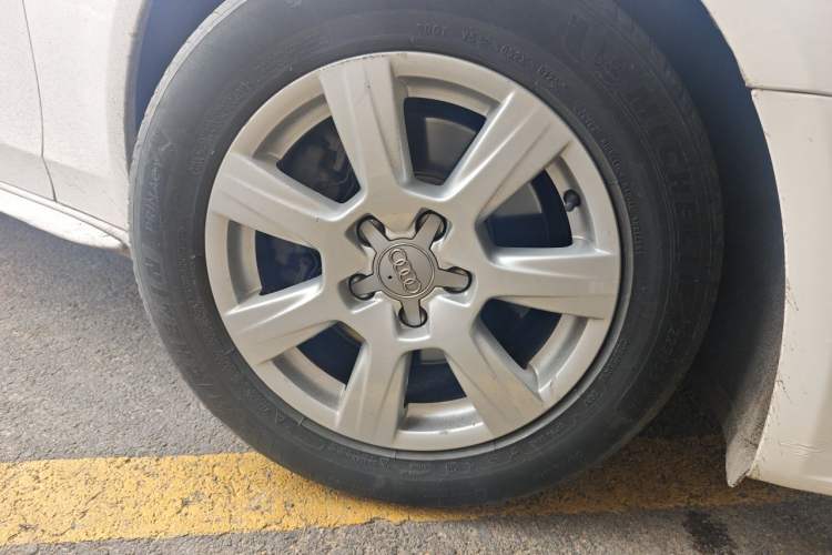 Used Audi A4L 2010 2.0 TFSI Comfort Edition Right Front Wheel Hub