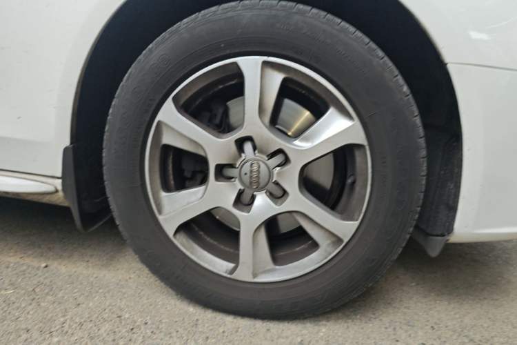 Used Audi A4L 2010 2.0 TFSI Technology Edition Right Front Wheel Hub