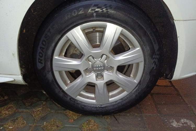 Used Audi A4L 2010 1.8 TFSI Comfort Model Right Front Wheel Hub