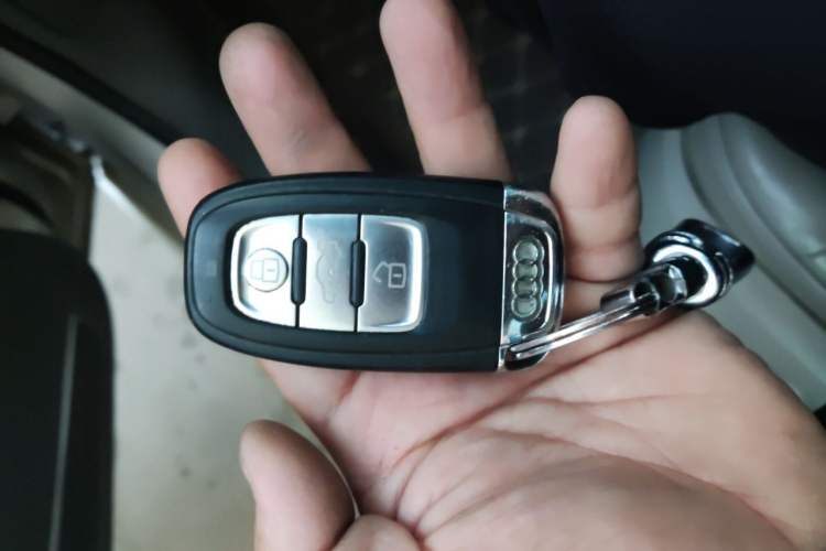 Used Audi A4L 2010 2.0 TFSI Technology Edition Vehicle Key