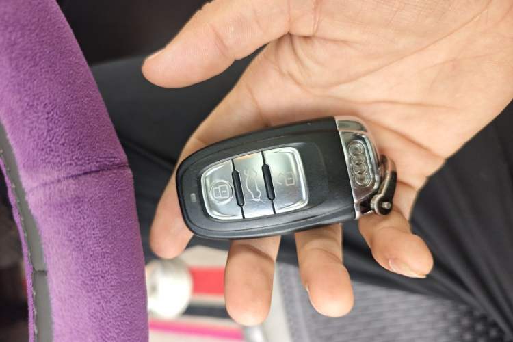 Used Audi A4L 2010 2.0 TFSI Comfort Edition Vehicle Key
