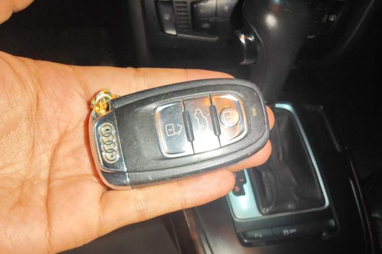 Used Audi A4L 2010 2.0 TFSI Technology Edition Vehicle Key