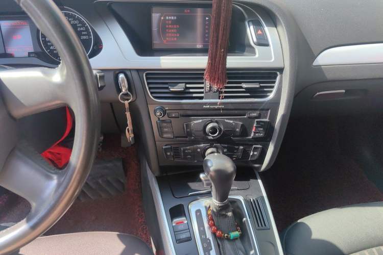 Used Audi A4L 2011 2.0 TFSI Standard Model Audio And AC Panel