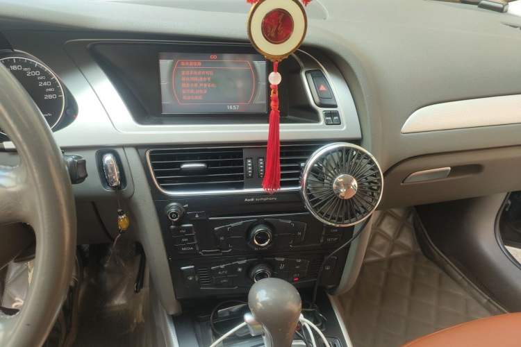 Used Audi A4L 2011 2.0 TFSI Standard Model Audio And AC Panel