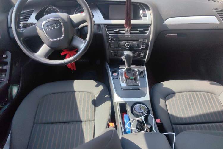Used Audi A4L 2011 2.0 TFSI Standard Model Center Console